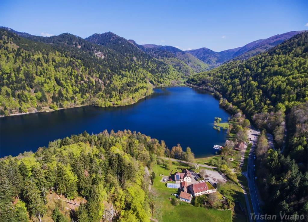 Вилла Maison Piscine Сент-Амарен Экстерьер фото
